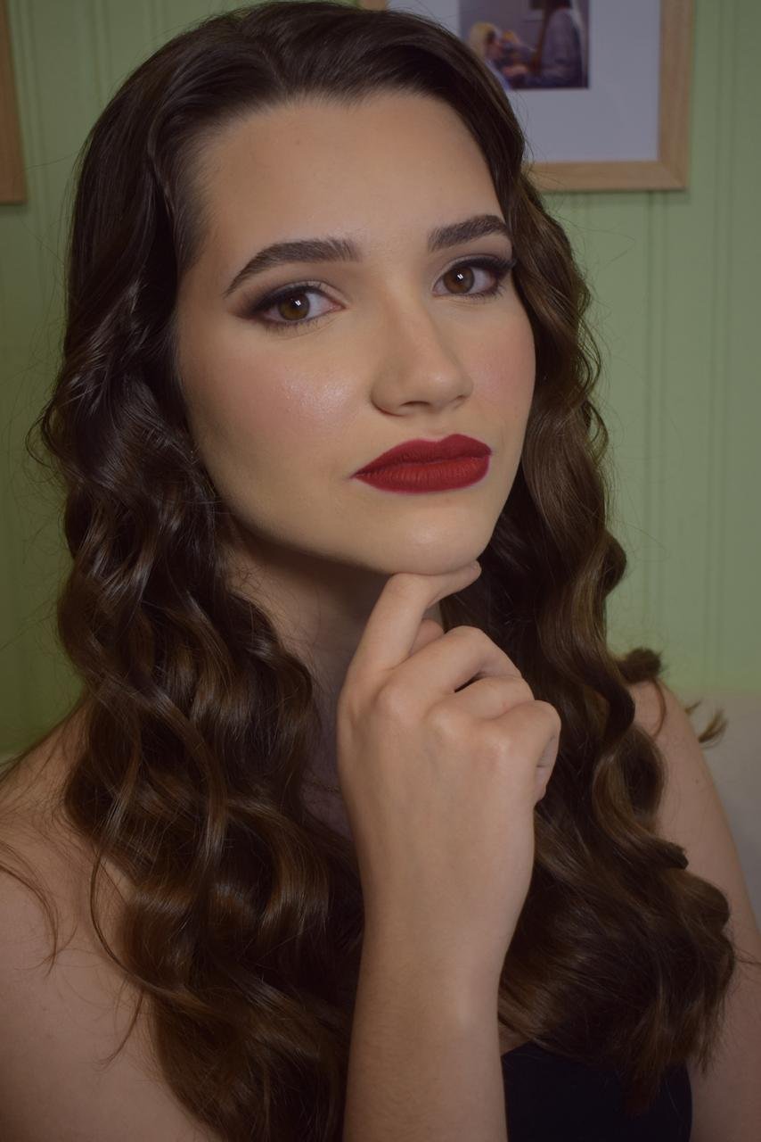 Maquiagem com batom vermelho para madrinha em Londrina